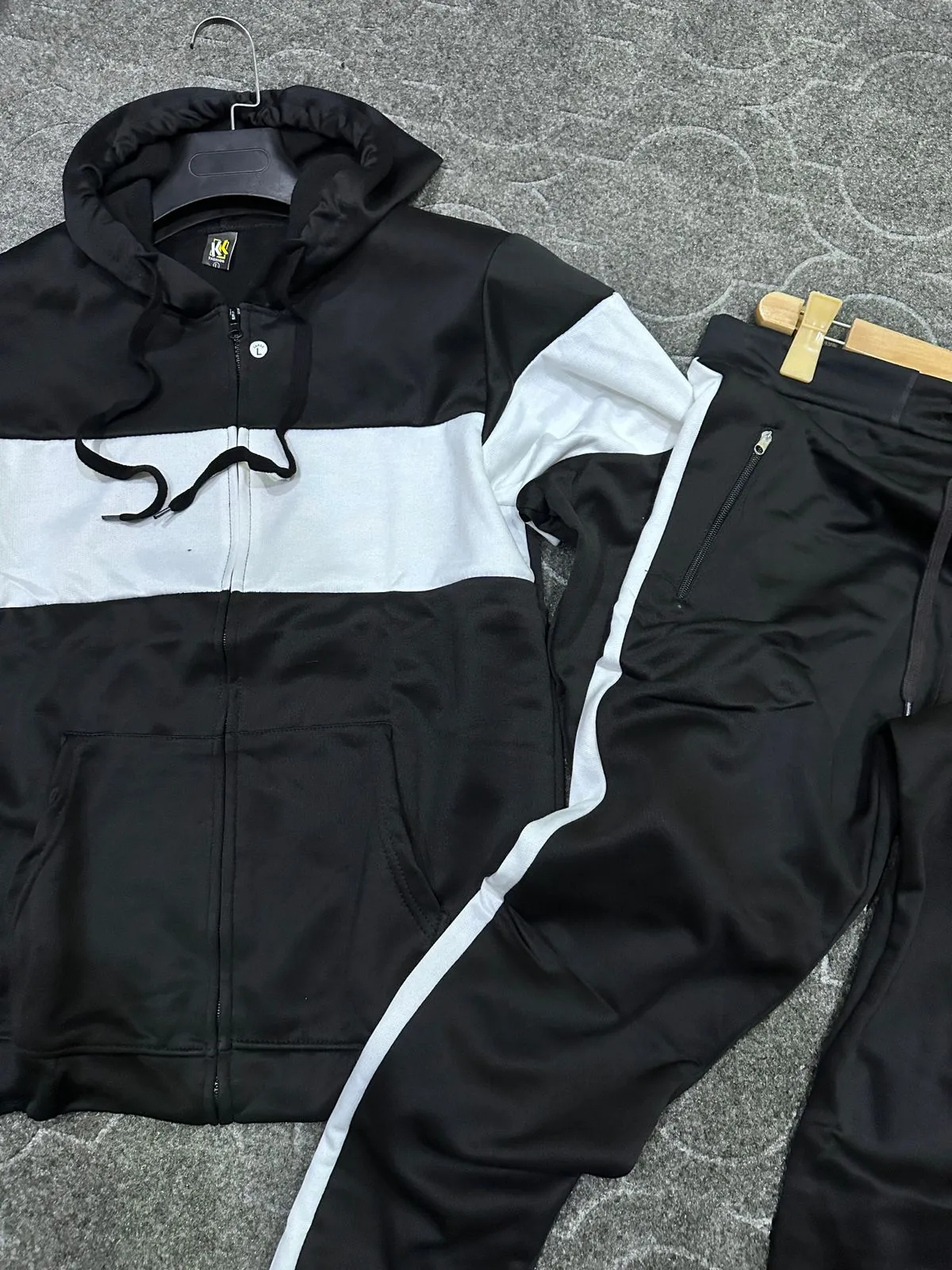 Premium Gym Wear Tracksuit – Comfort & Performance Combined!