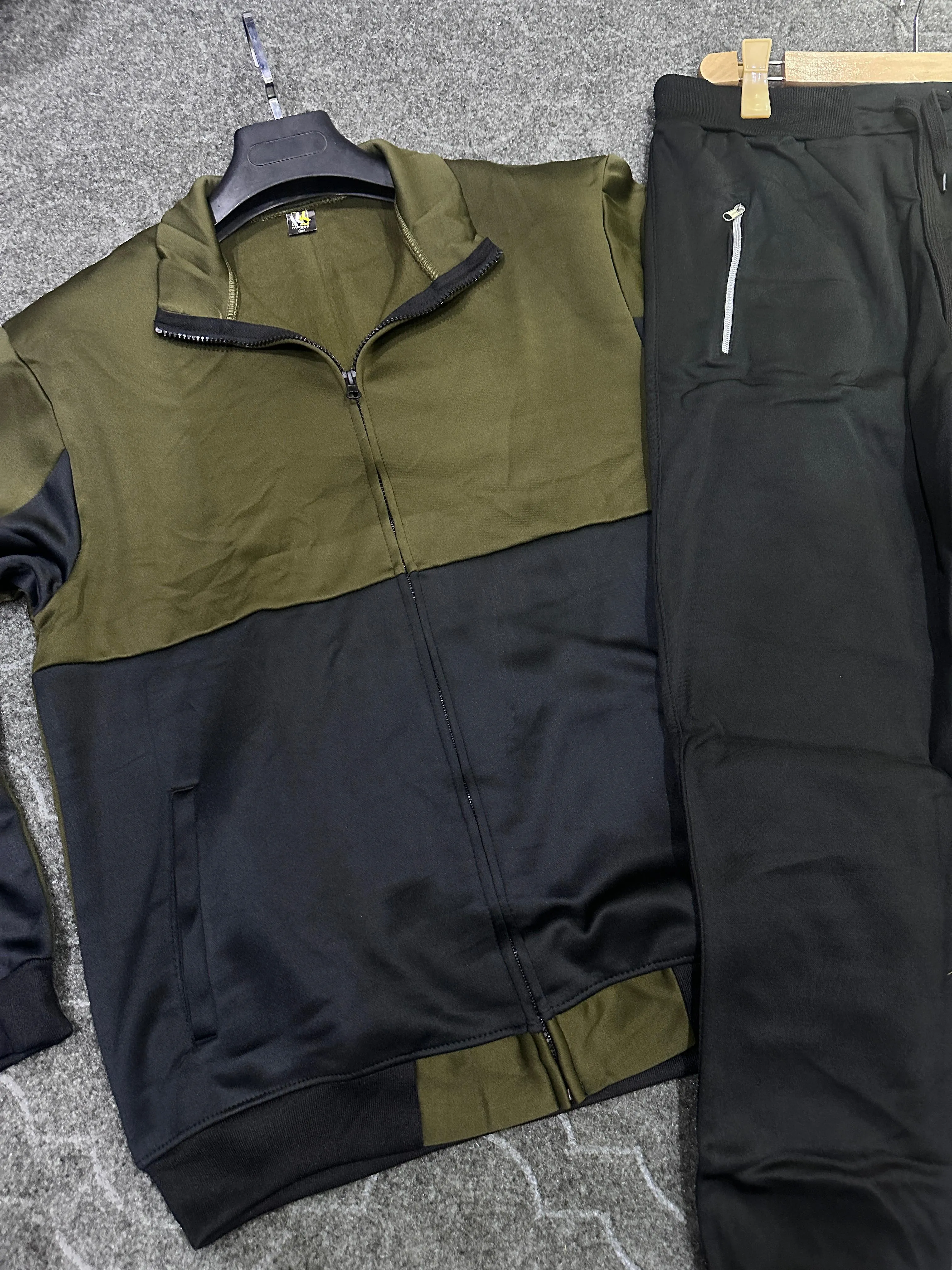 Premium Gym Wear Tracksuit – Comfort & Performance Combined!