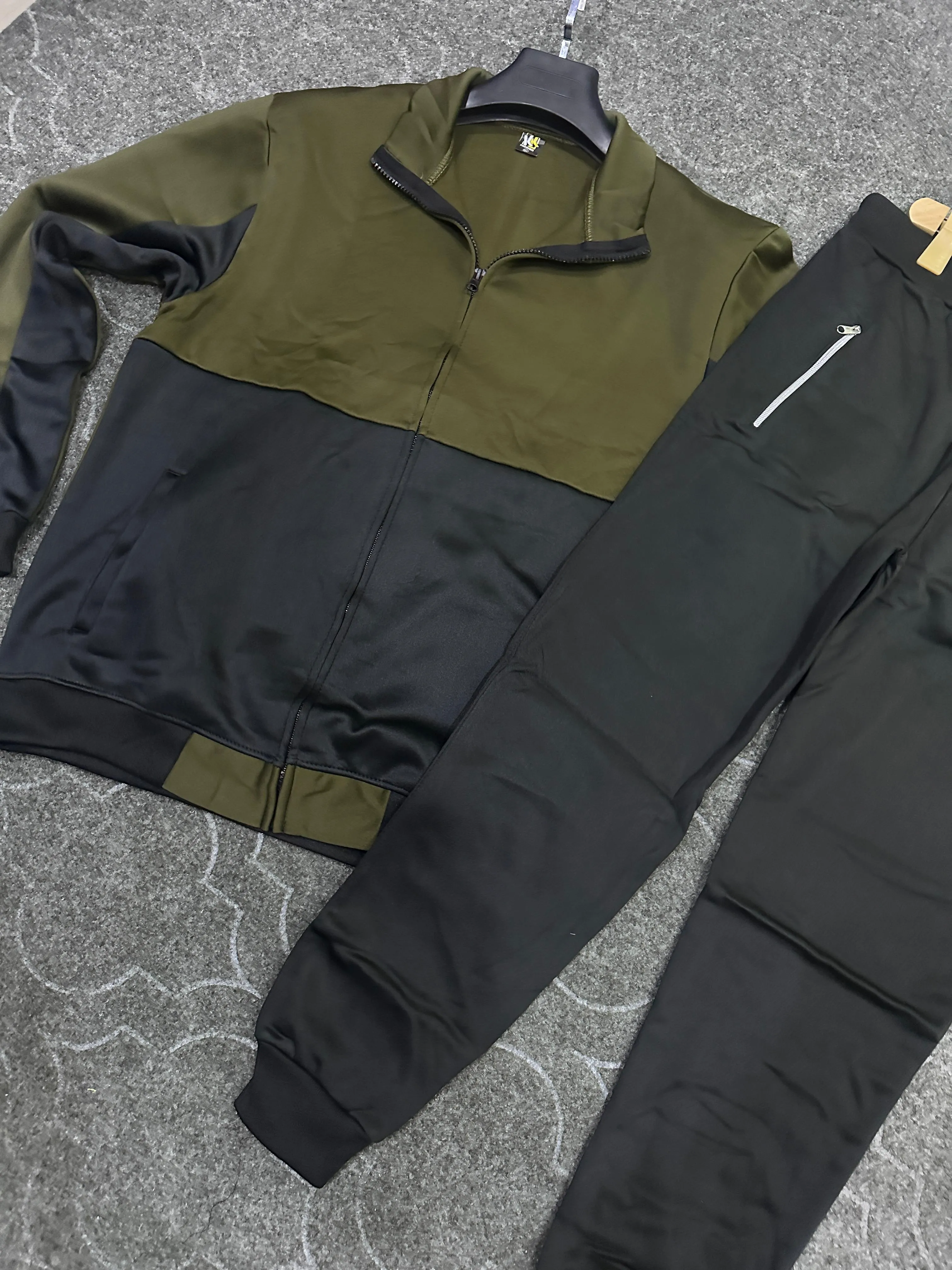 Premium Gym Wear Tracksuit – Comfort & Performance Combined!