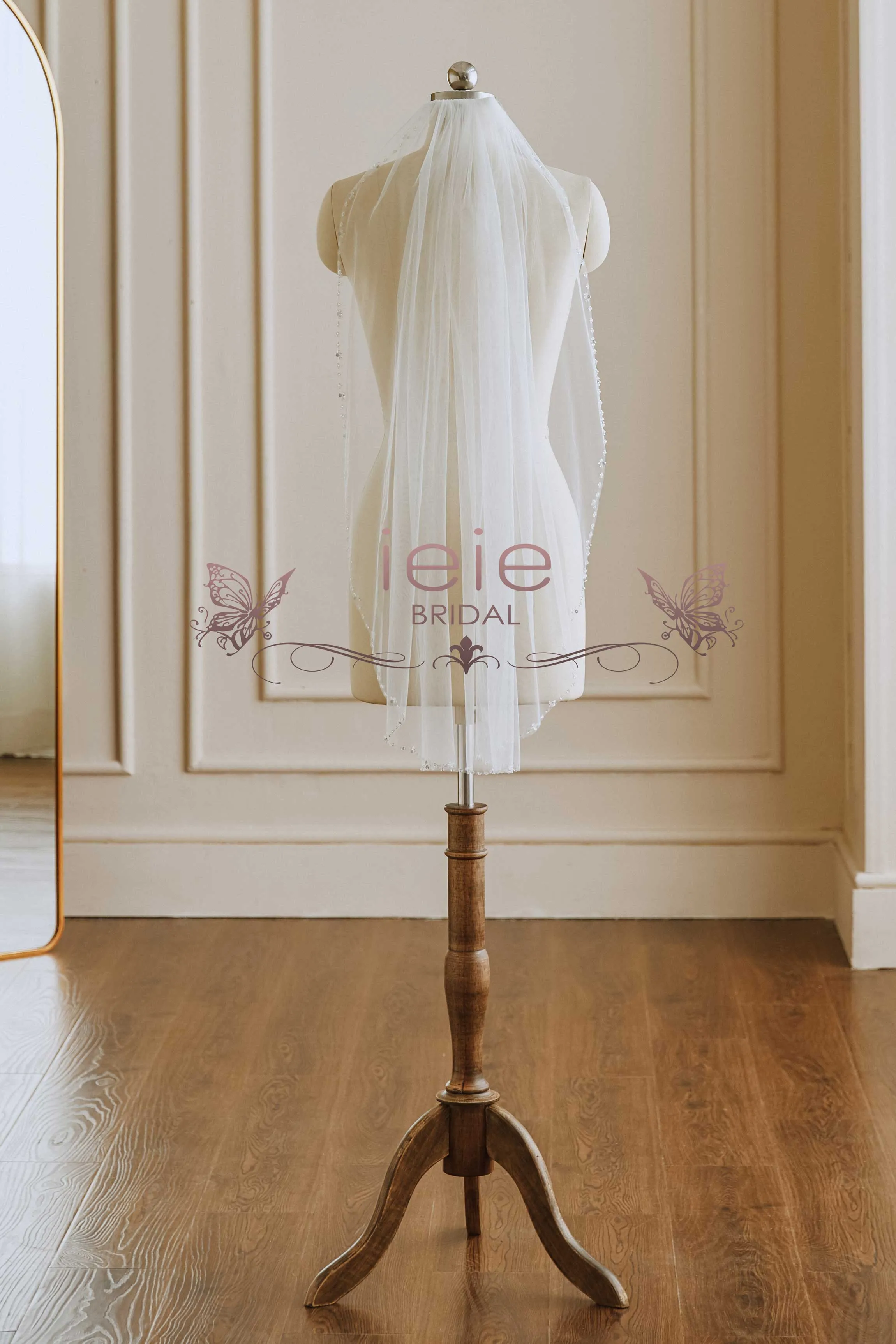 Short Fingertip Wedding Veil with Crystal Beads VG3041