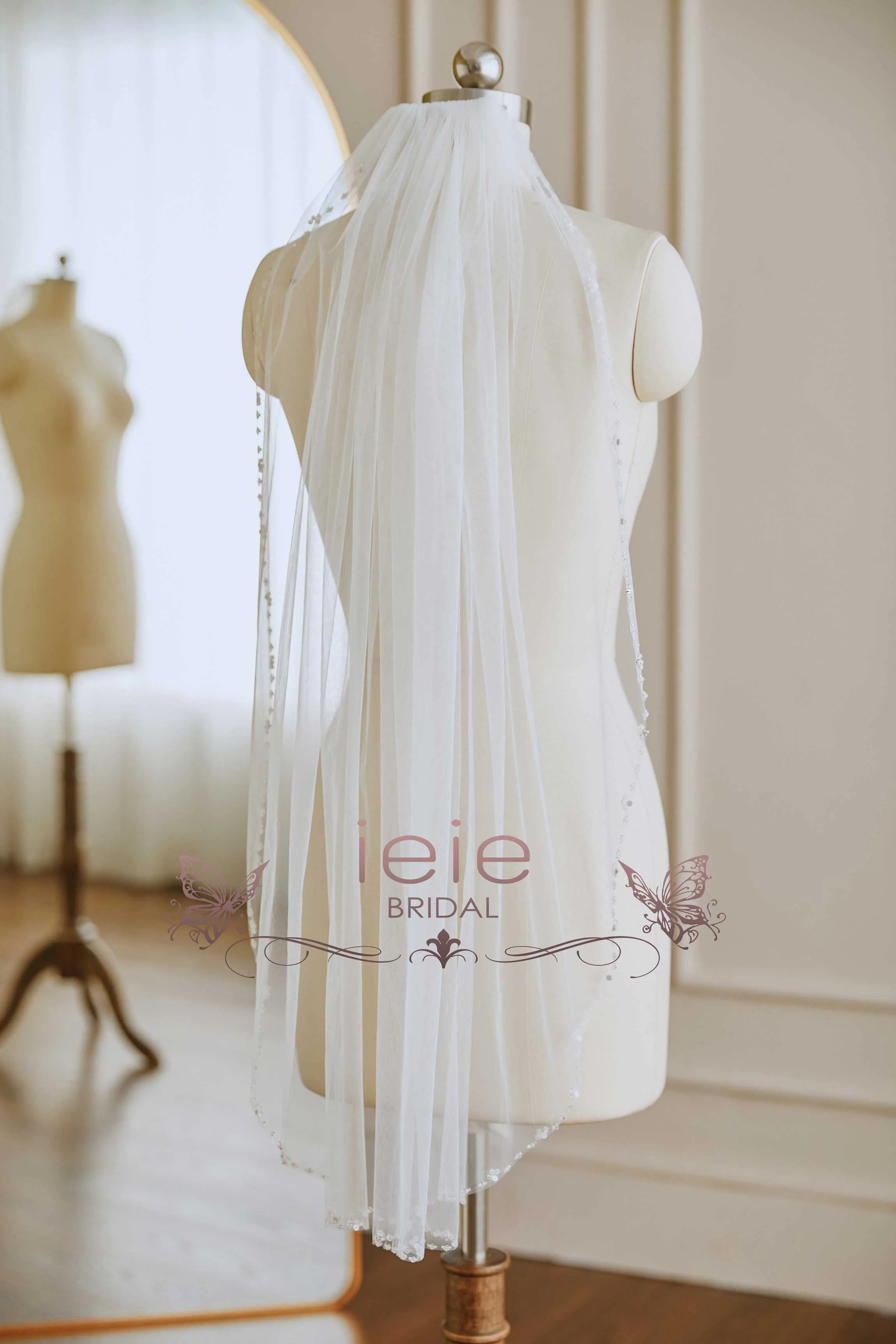 Short Fingertip Wedding Veil with Crystal Beads VG3041