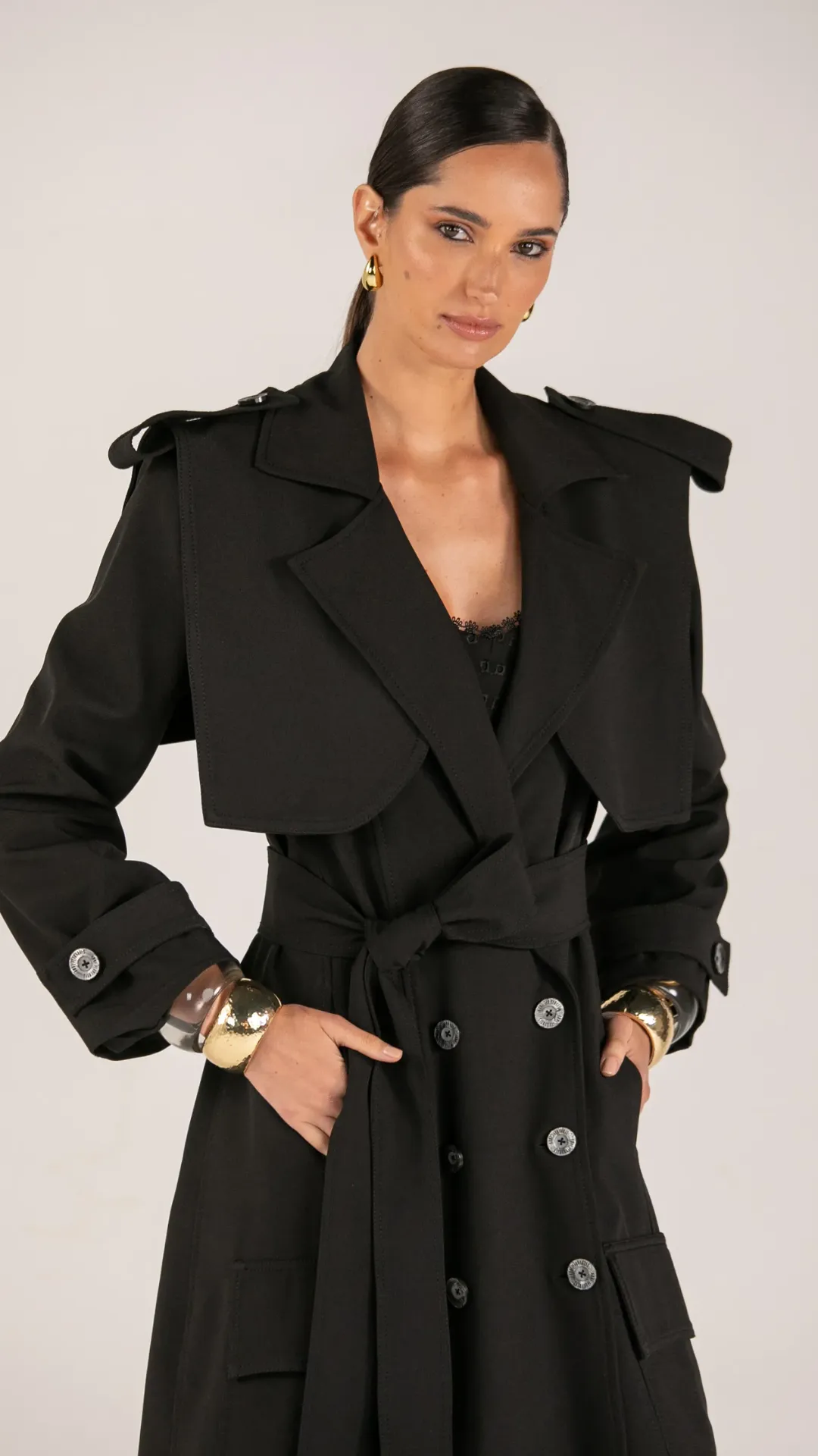 Trench Coat Longo com Sobreposio Preto